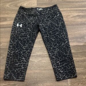 Under Armour Charcoal and Black Cropped Leggings youth length 17inch